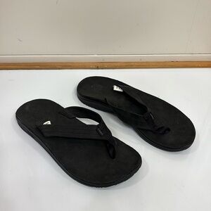Chaco Classic Leather Women’s size 9 Black Sandals Flip Flop‎